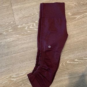 Maroon lululemon cropped leggings!